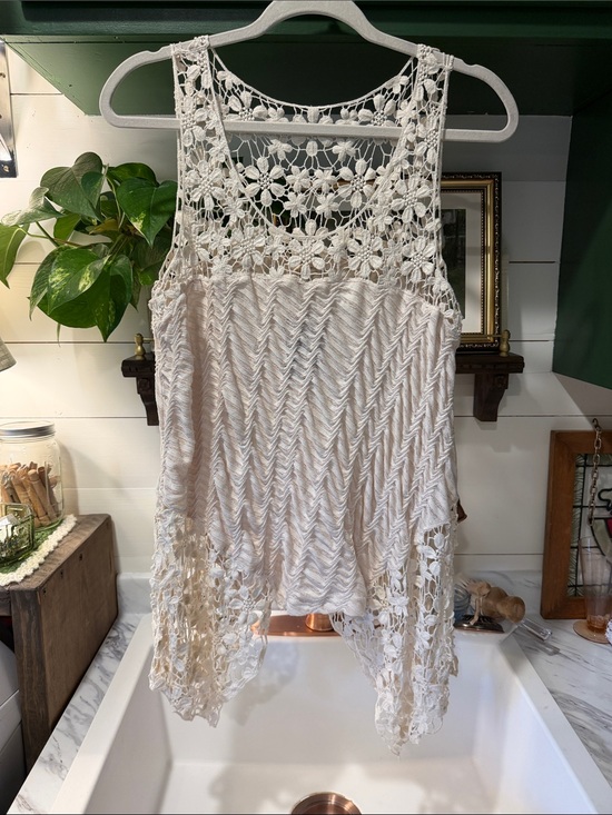 Rye Tops - NWT. Crochet Lace Sleeveless Boho Top in Cream
